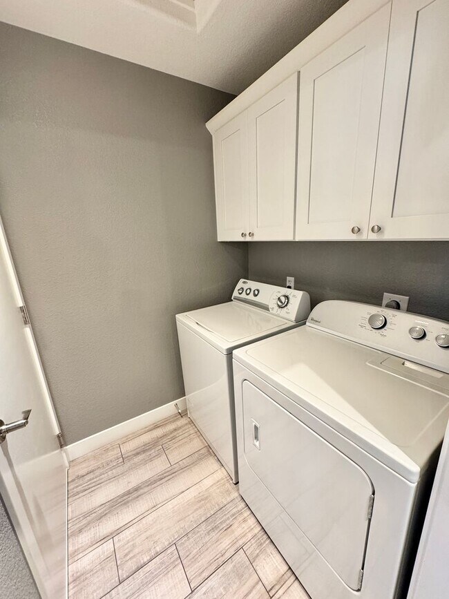 Building Photo - 1401 W Blue Ridge Ct