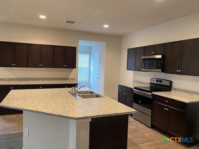 Building Photo - 868 Margay Lp