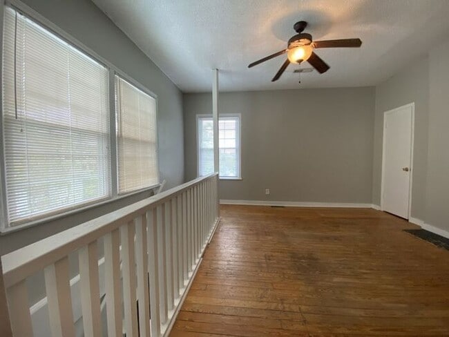 Building Photo - Spacious 6 Bedroom, 3 Bathroom Home Near U...
