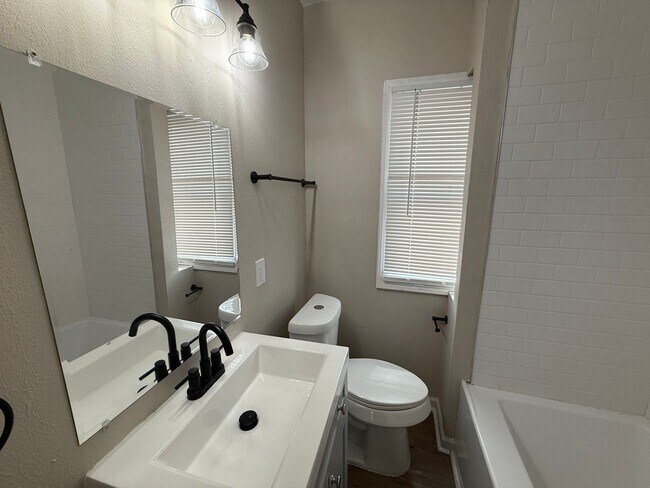 Building Photo - Renovated 3-Bedroom Home – We Welcome Sect...