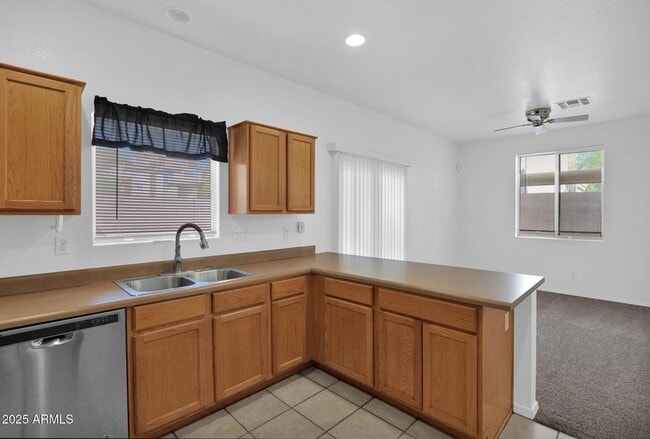 Building Photo - 1750 W Union Hills Dr