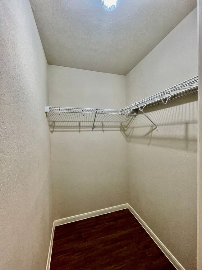 Building Photo - Immaculate Home In A Great Neighborhood!