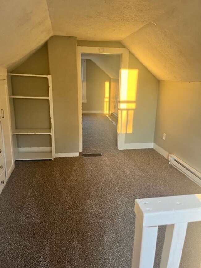 Building Photo - Large south side single Family Home Central Heat/Coolings, Hardwood