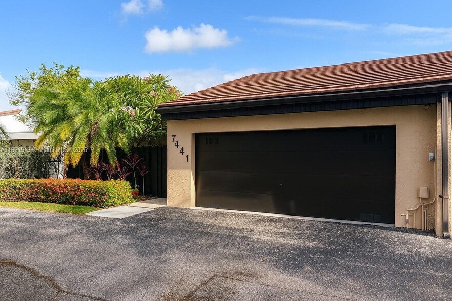 Building Photo - 7441 Bay Hill Dr
