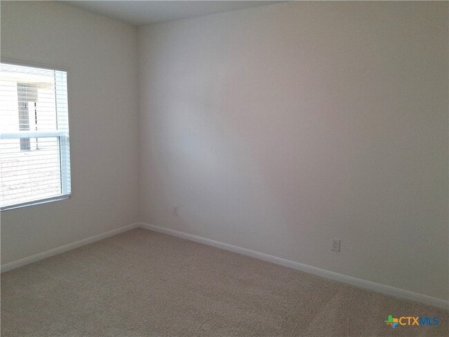 Building Photo - 253 Villars Dr