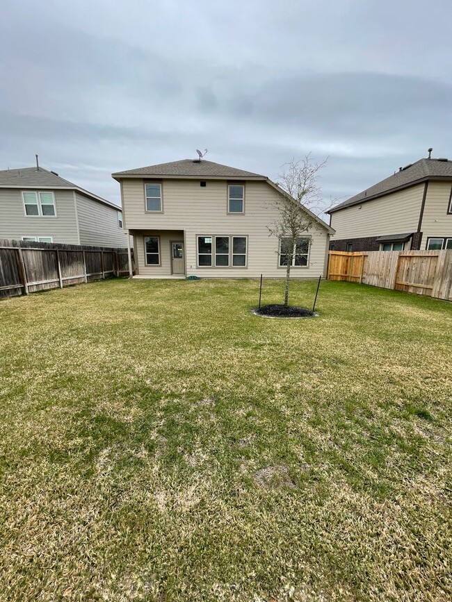 Building Photo - Large Beautiful Home located in the heart ...