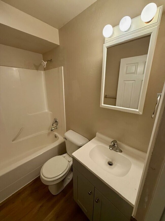 Building Photo - 3 Bedroom, 2 Bathroom 4-Plex