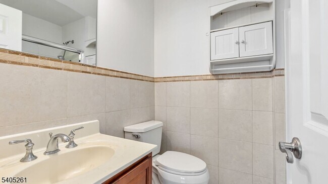 Building Photo - 112 N Broadway