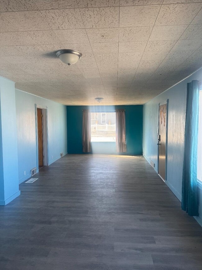 Building Photo - 1336 1st W Ave