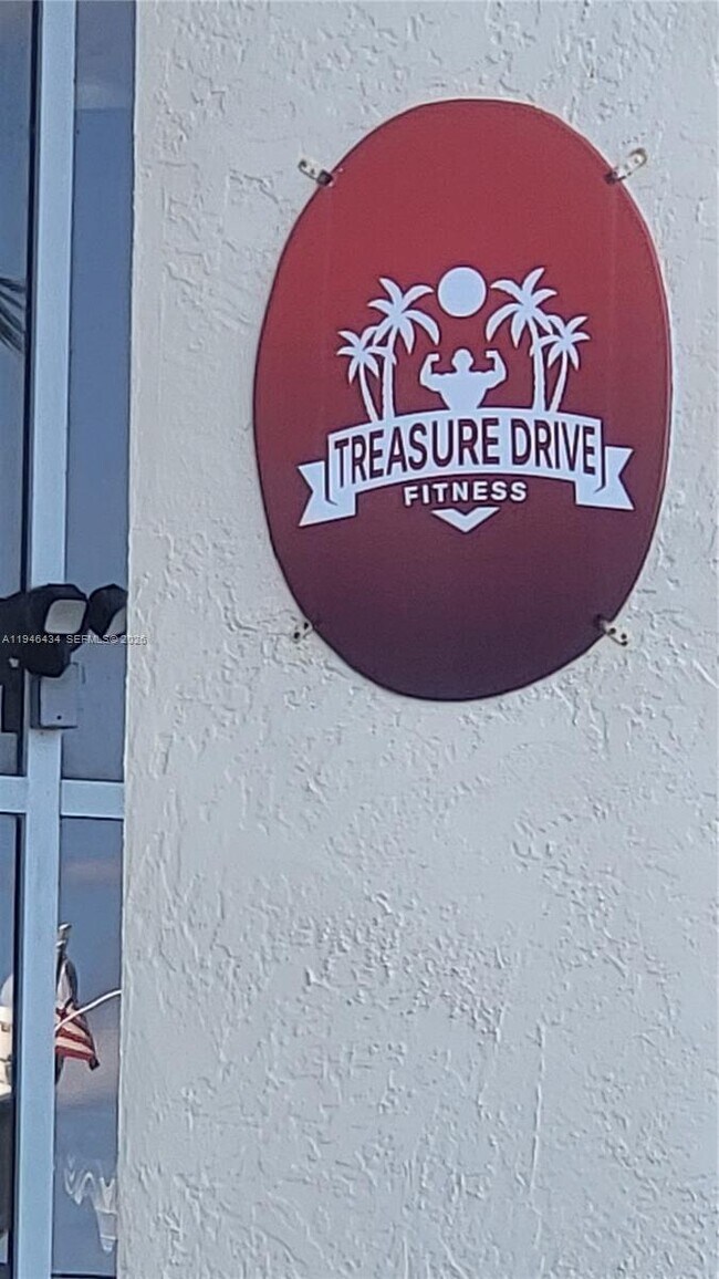 Building Photo - 7601 E Treasure Dr