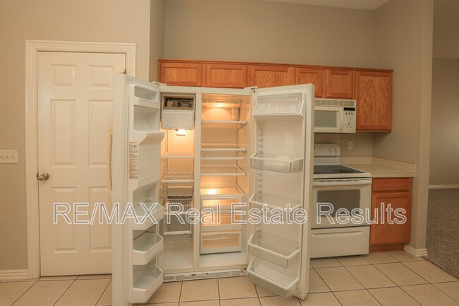 Building Photo - 1202 SW Cabriolet St