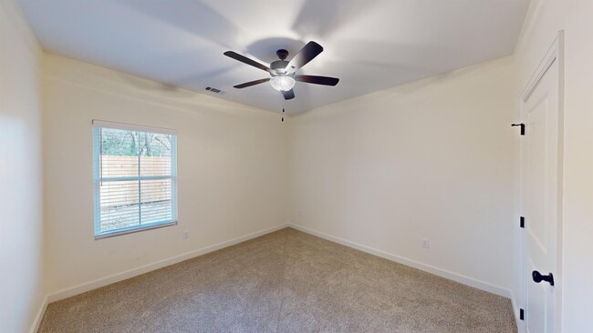 Building Photo - 227 Linden St