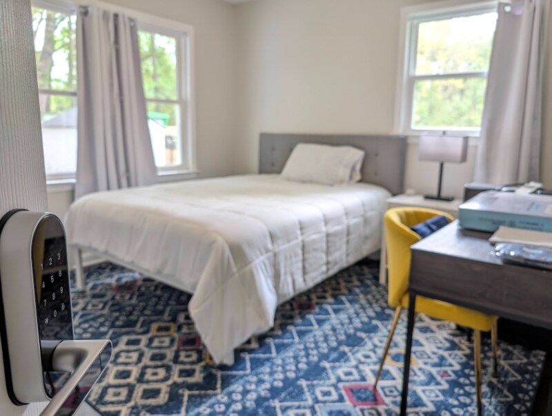 Building Photo - 4523 W Montague Ave