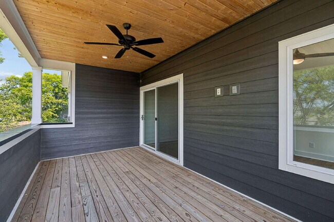 Building Photo - "Chic Nashville Townhouse: 3 Beds, 3 Baths, with Granite Elegance & Cozy Fireplace!"