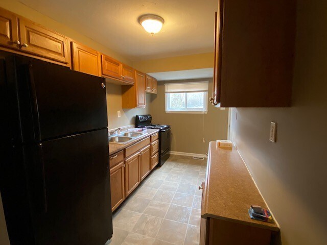 Building Photo - 10564 Spring Garden Dr