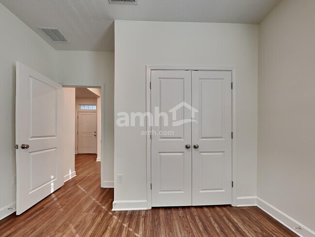Building Photo - 11520 World Woods Ct