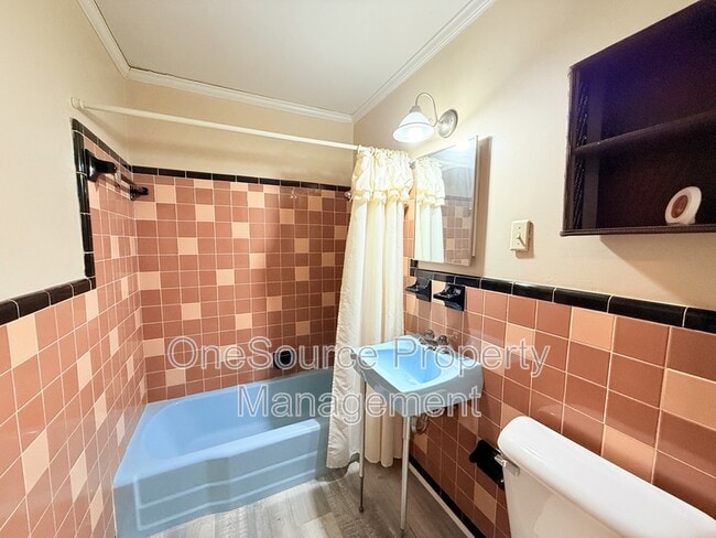 Building Photo - 656 S 11th St