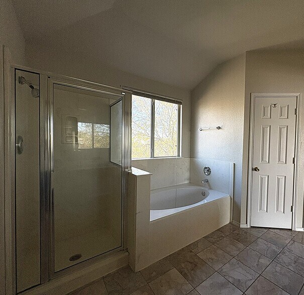 Building Photo - 2313 Modoc Dr