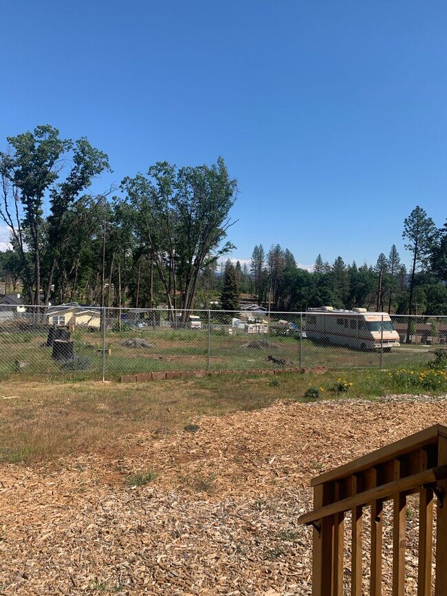 Building Photo - Paradise 3 bedrooms 2 bathrooms South Libb...