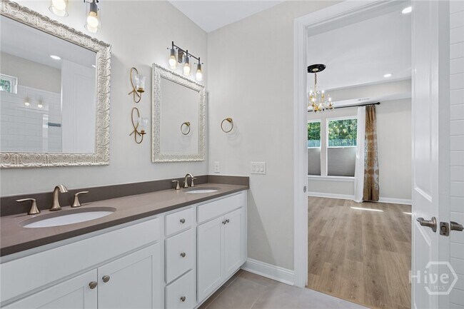 Building Photo - 241 Ridgewood Park Dr S