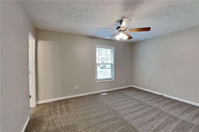 Building Photo - 4171 Woodcrest Dr