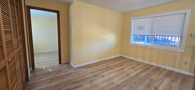 Building Photo - Stunning 4-bedroom 2 bath home