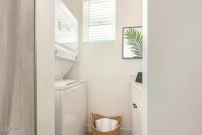 Building Photo - 411 N 32nd Pl