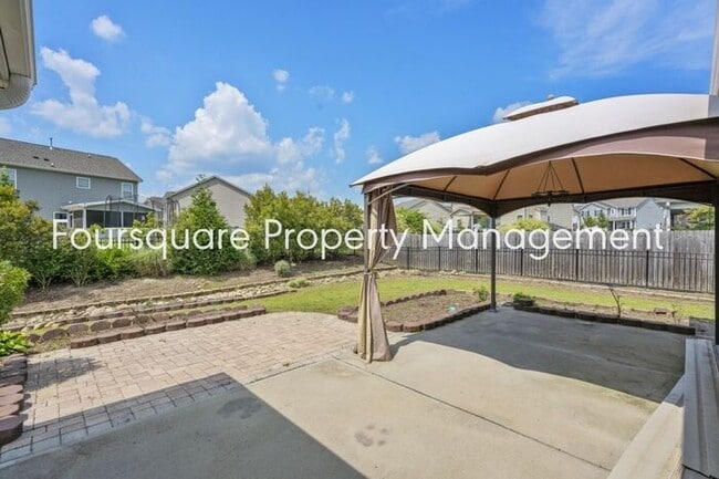 Building Photo - Charming Ranch-Style Home with Bonus Suite, Fenced Yard & 2-Car Garage – Community Pool in Fuquay...