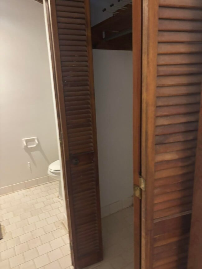 Building Photo - 307 Vantage Point Ln