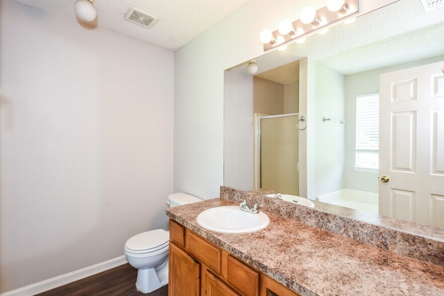 Building Photo - 3105 Brookfield Dr SW