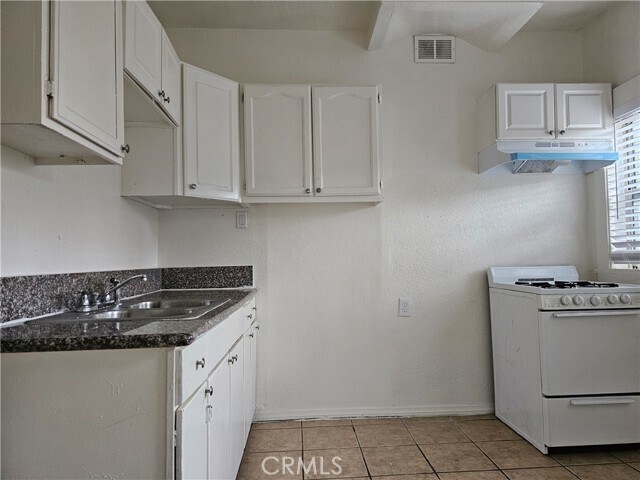 Building Photo - 166 E 36th Pl