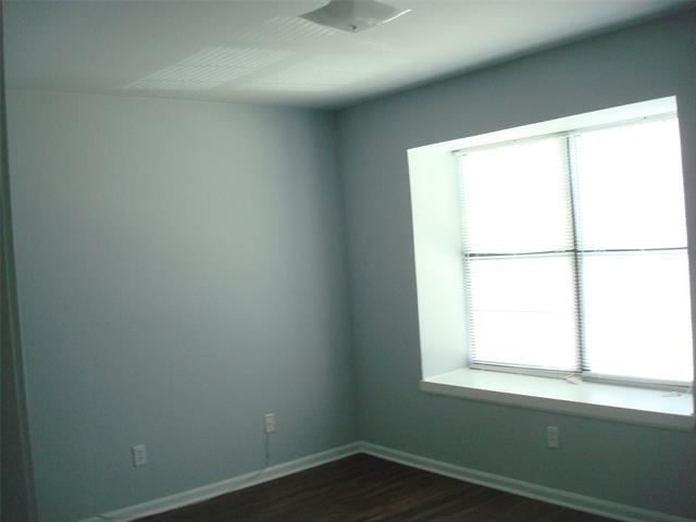 Building Photo - 620 Valley Spring Dr