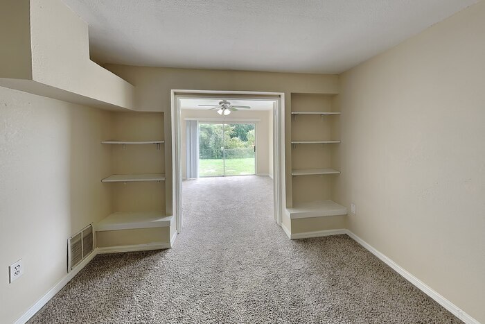 Building Photo - 7109 Vallejo Way