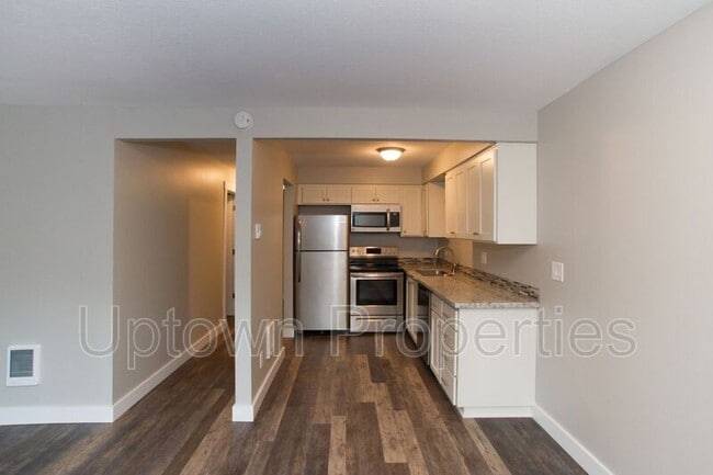 Building Photo - 2602 NE Lombard St