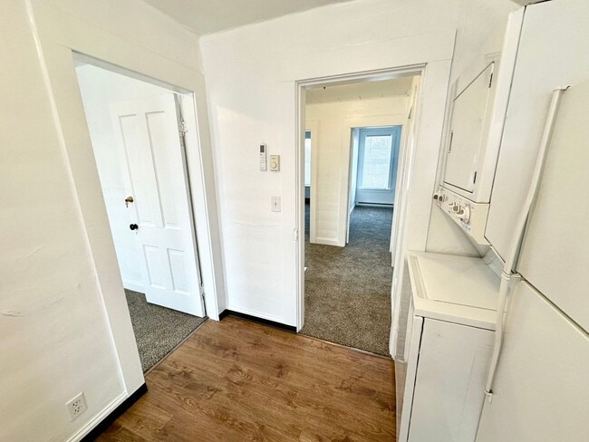 Building Photo - 610 S Pine St