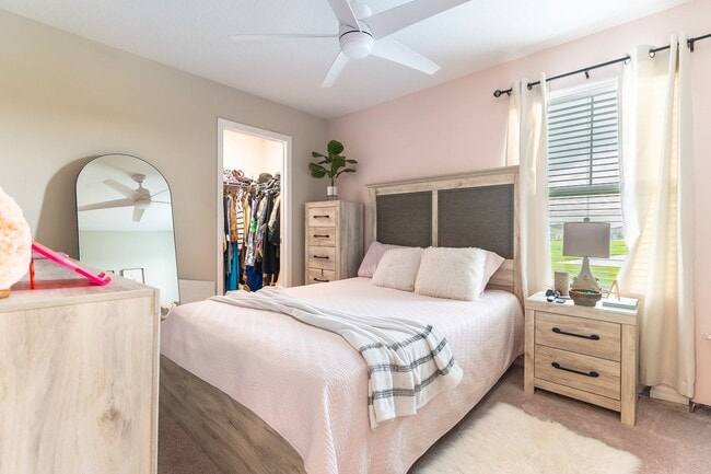 Building Photo - Stunning, Pet-Friendly, 4 Double bedroom, 2.5 Bathroom Home in Crosswind Point, Parrish