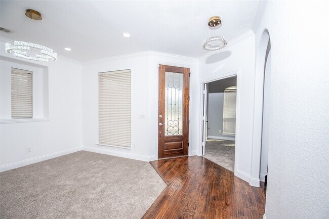 Building Photo - 1129 Dover Pl