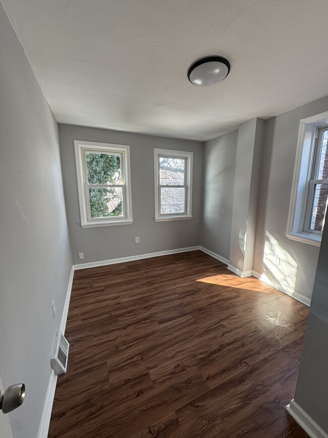 Building Photo - 5150 Wakefield St