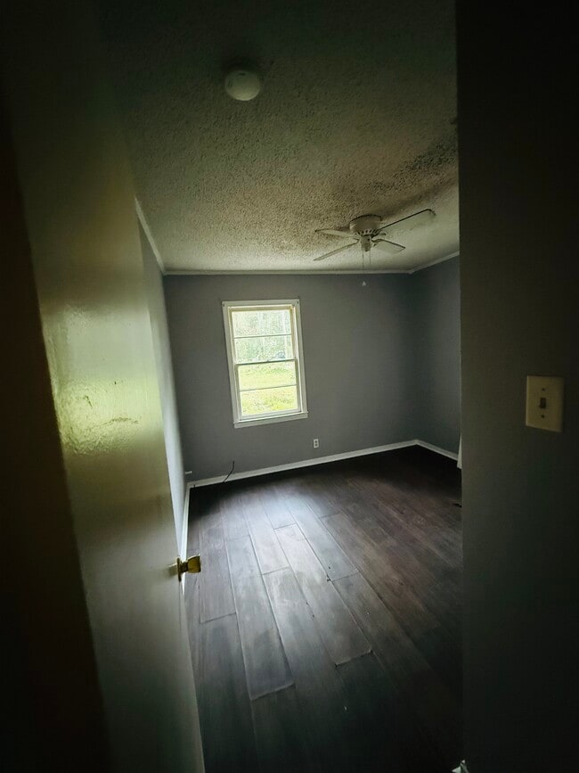 Building Photo - 3128 Club House Rd