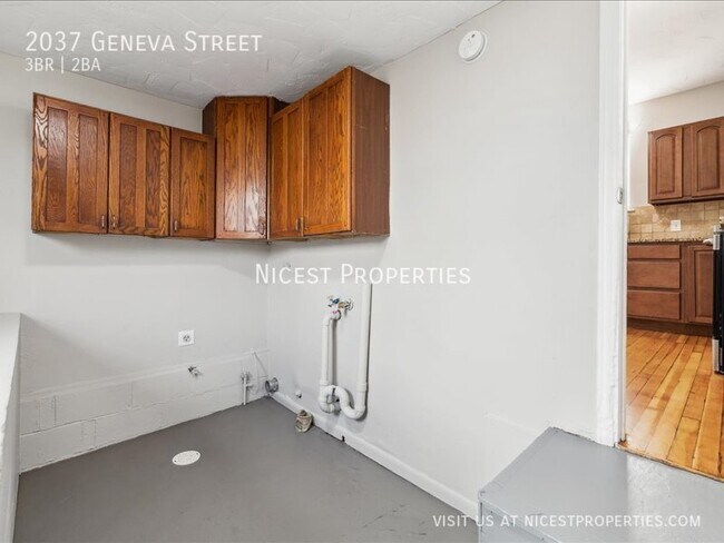Building Photo - Gorgeous Remodeled Home near Fitzsimons/An...