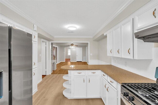 Building Photo - 3519 Westridge St