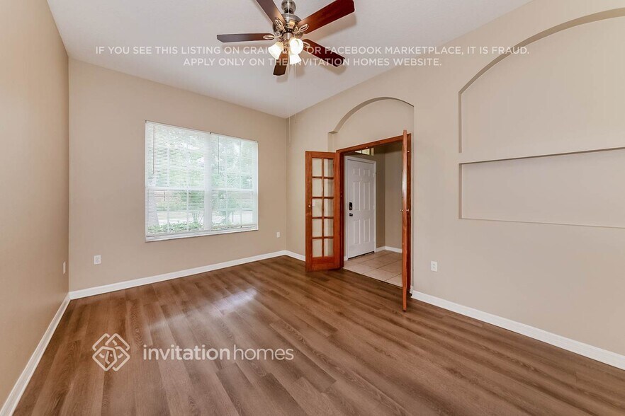 Building Photo - 3960 Woodview Dr