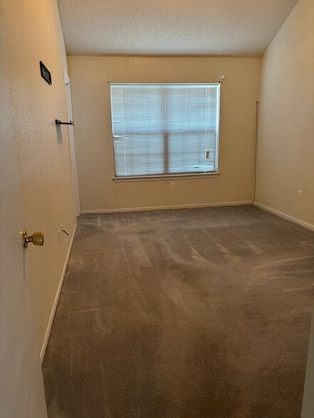 Building Photo - 105 Lariat Cir