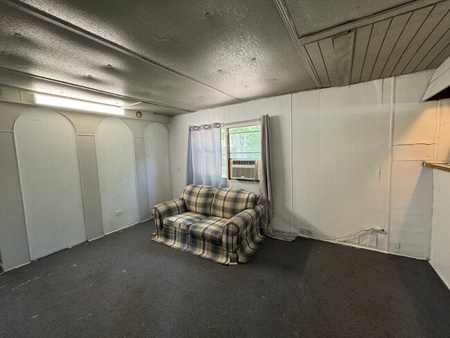 Building Photo - 2BR/1BA Mobile Home on ½ Acre – Pet-Friendly – Lake City, FL