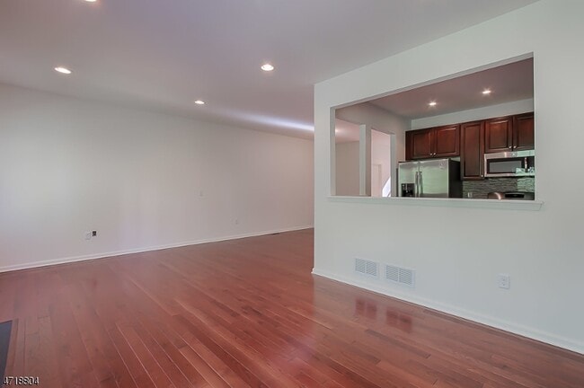 Building Photo - 15 DeCroce Ct