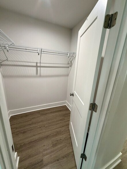 Building Photo - 667 Francis Pl NW