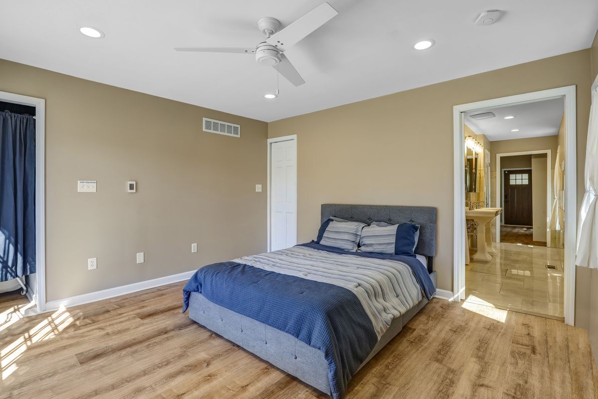 Building Photo - 5430 Oakley Ave