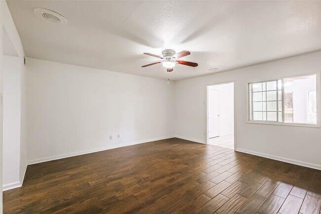 Building Photo - 5005 Georgi Ln