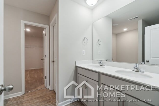 Building Photo - 9936 Brawley Ln