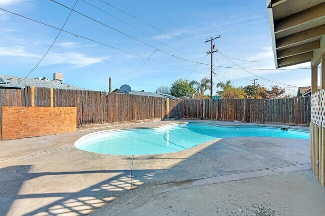Building Photo - Beautifully Updated 3 Bedroom Home with Pool, Spacious Backyard & 2-Car Garage!